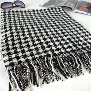 NWT Houndstooth fridge black white skarf